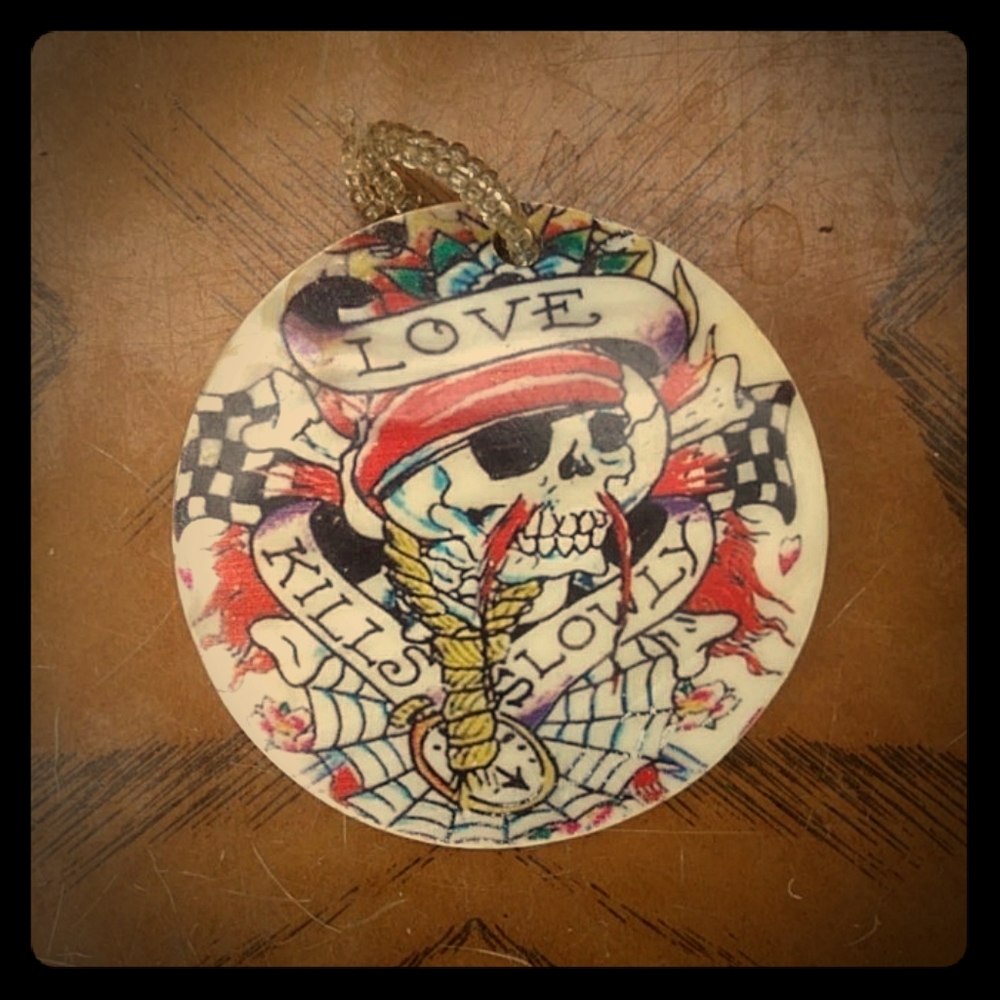 Ed Hardy shell pendant